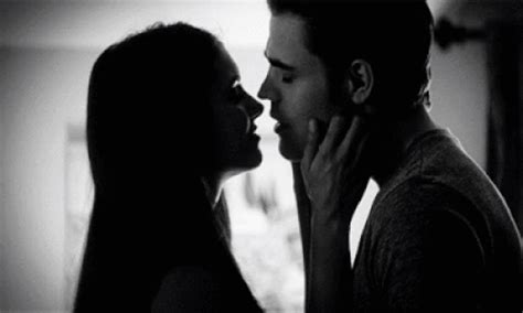 kissing couple gif|Romantic Kiss GIFs